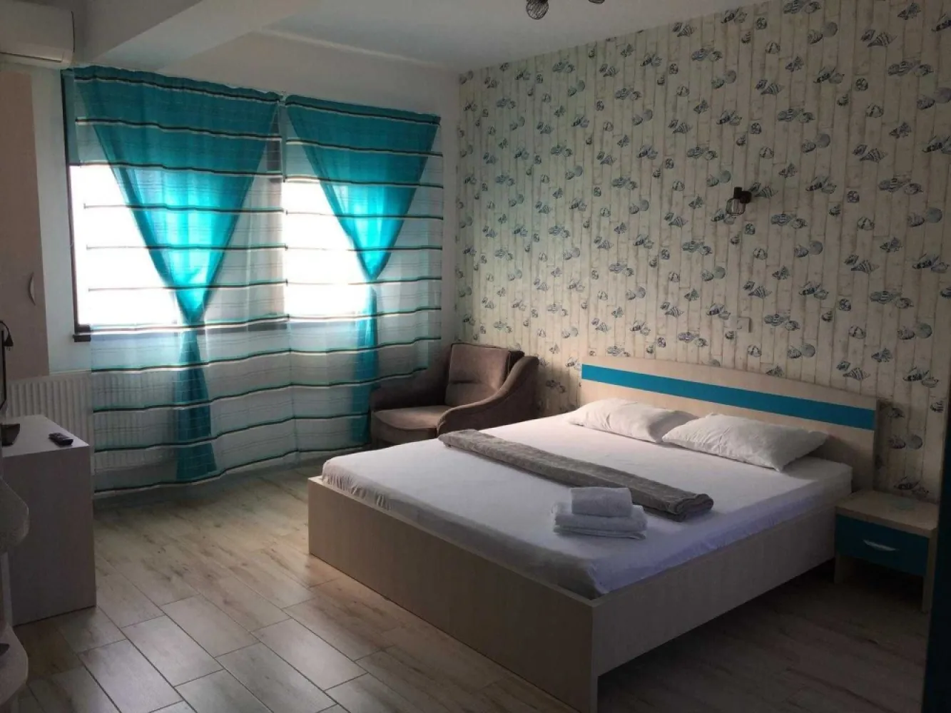 Studio de vanzare in Mamaia Sat - Studio-ul este situat la etajul 3/5 cu lift. Se vinde complet mobilat si utilat (nu are balcon). Supermarket-ul se afla foarte aproape iar plaja este la 600 de metri distanta. Pretul este fix.