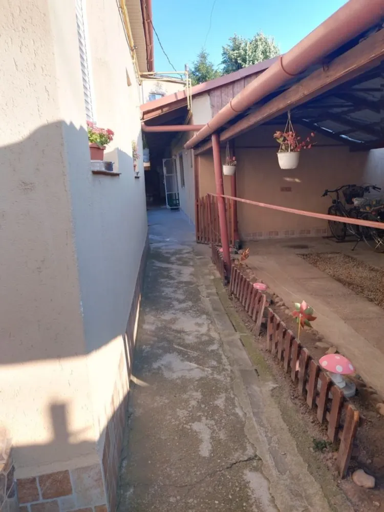 ageuropa.ro vinde casa in zona 14 Mai cu 3 cam. si teren aferent de 500mp.