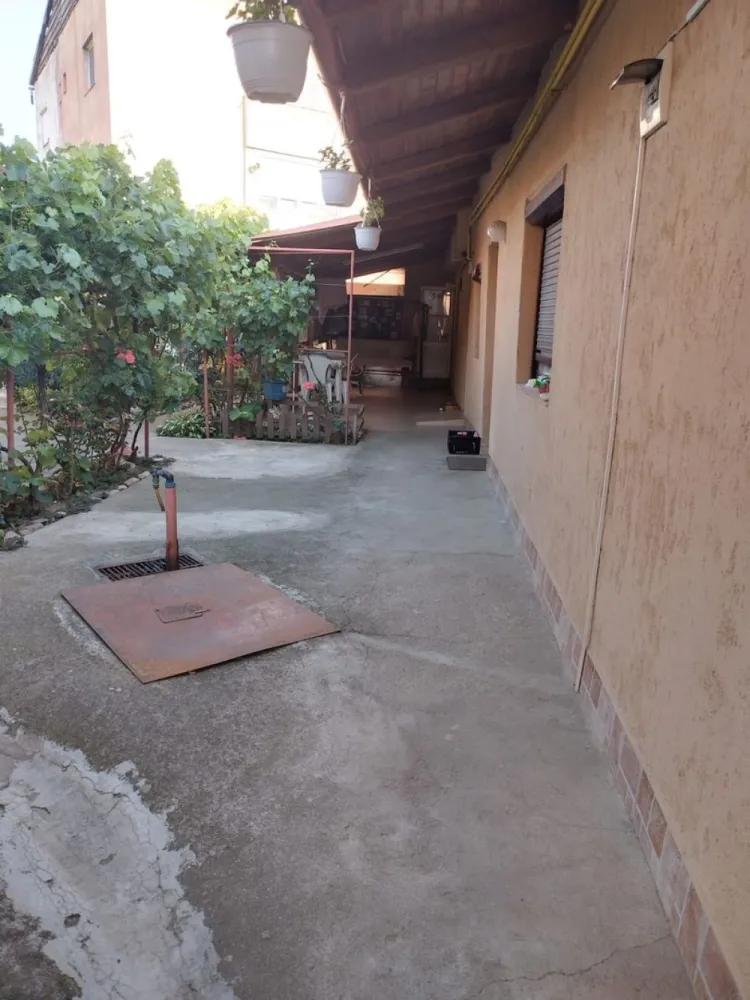 ageuropa.ro vinde casa in zona 14 Mai cu 3 cam. si teren aferent de 500mp.
