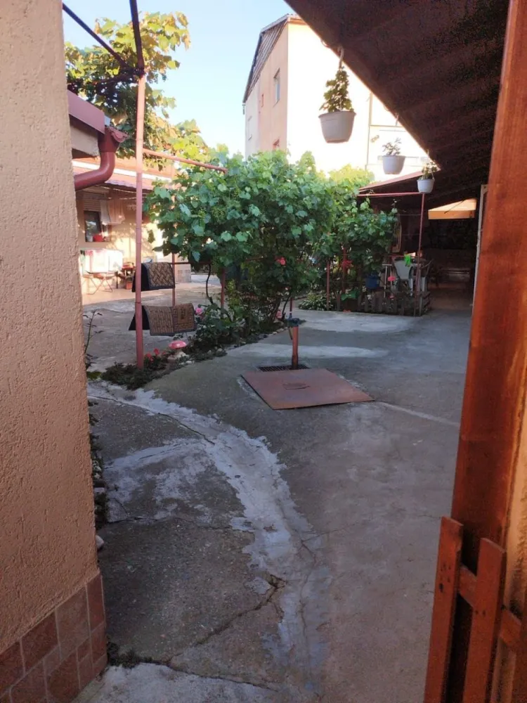 ageuropa.ro vinde casa in zona 14 Mai cu 3 cam. si teren aferent de 500mp.