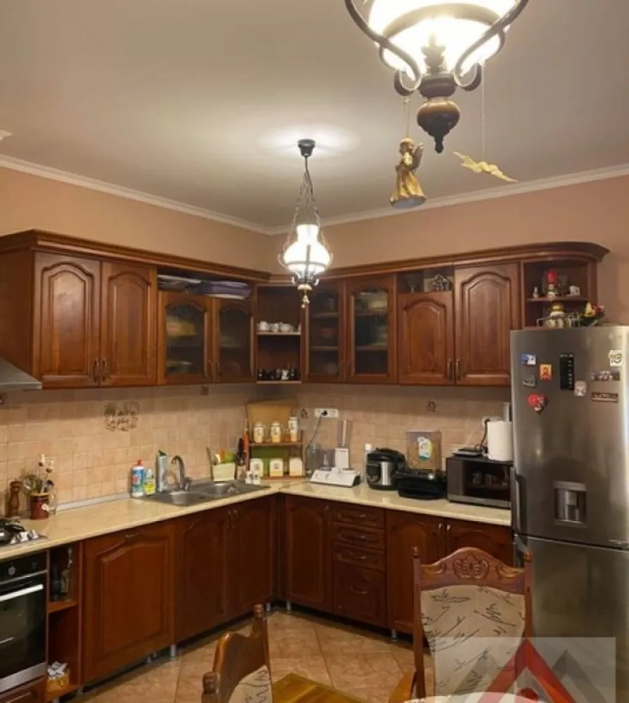 Ag EUROPA vinde casa individuala 6 cam. si teren 5 ari în Titulescu. - Agenția EUROPA vinde casa individuala cu 6 camere si teren 500mp în zona TITULESCU.