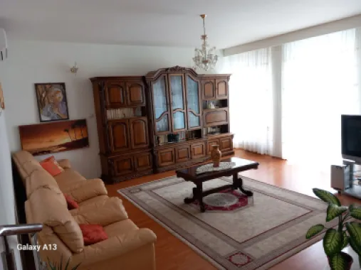 ageuropa.ro vinde casa 16 camere teren 1500mp in zona ULTRACENTRALA.