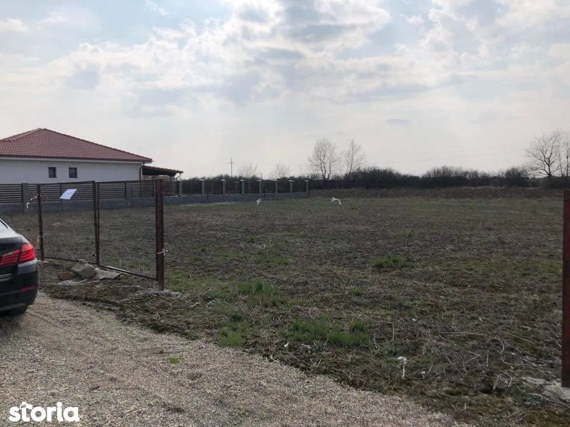 Ag EUROPA vinde 700 mp. teren in Odoreu cu toate utilitatile.