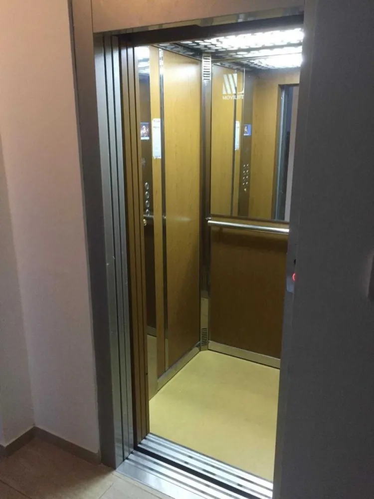 Studio de vanzare in Mamaia Sat - Studio-ul este situat la etajul 3/5 cu lift. Se vinde complet mobilat si utilat (nu are balcon). Supermarket-ul se afla foarte aproape iar plaja este la 600 de metri distanta. Pretul este fix.