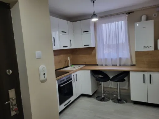 BRASADAS vinde ap. 2 cam. RENOVAT si MOBILAT etaj 4 ULTRACENTRAL