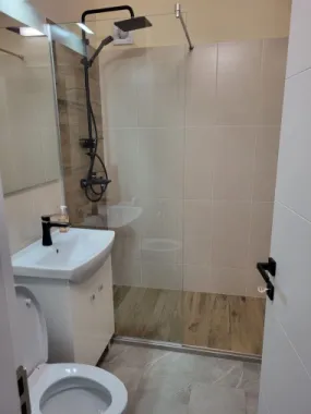 BRASADAS vinde ap. 2 cam. RENOVAT si MOBILAT etaj 4 ULTRACENTRAL