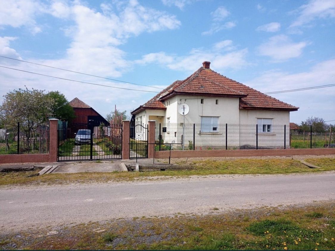 Casa de vanzare sau schimb cu apartament