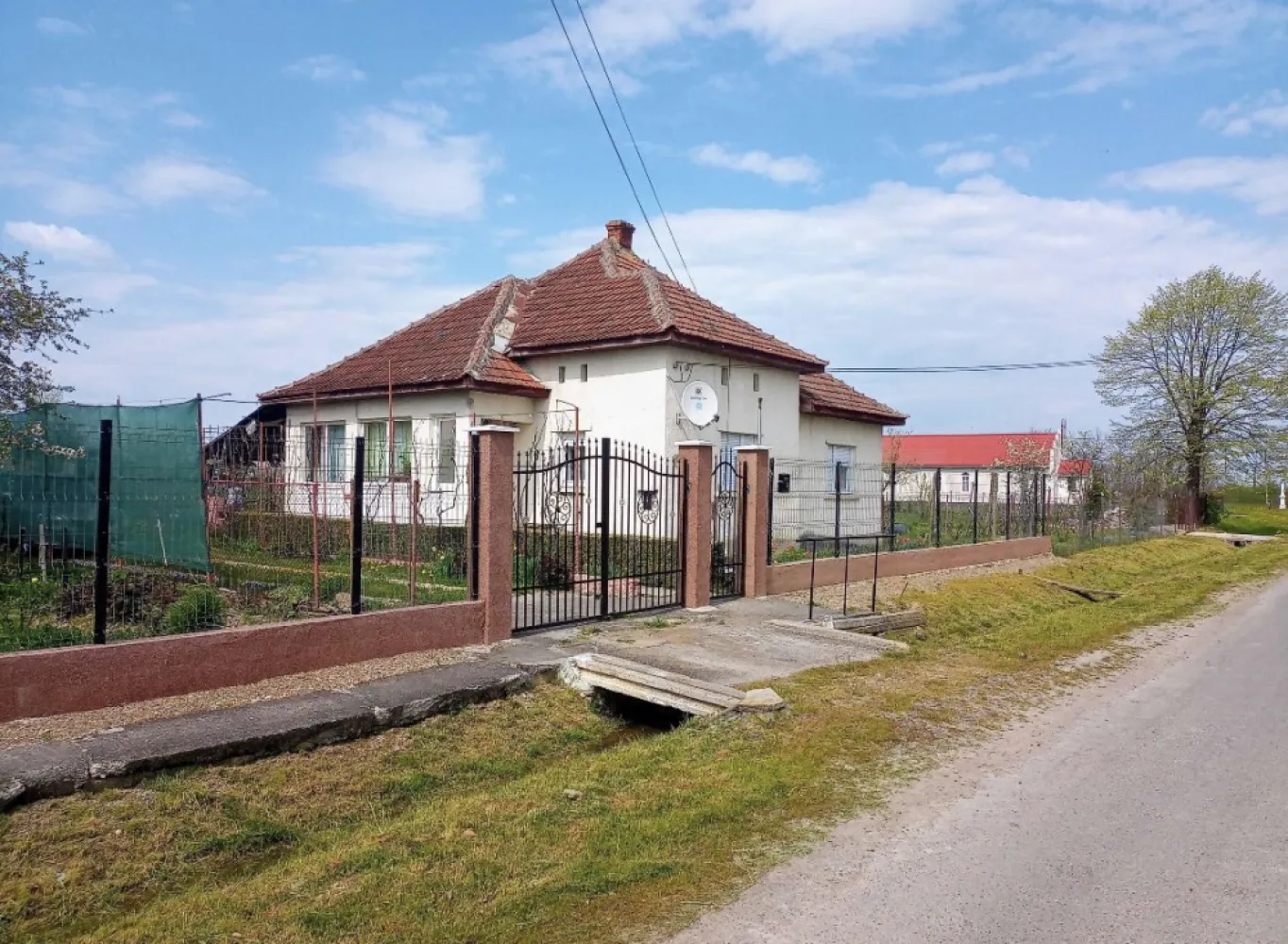Casa de vanzare sau schimb cu apartament