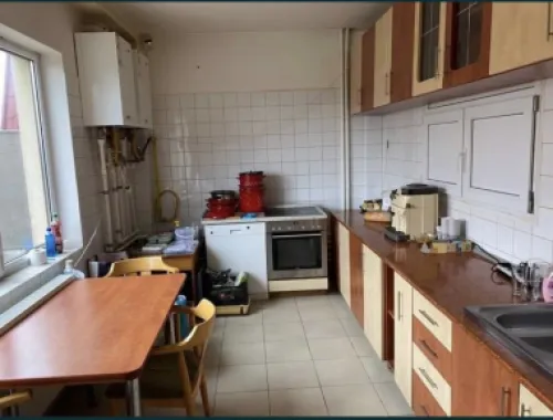 Vand casa cu mansarda
