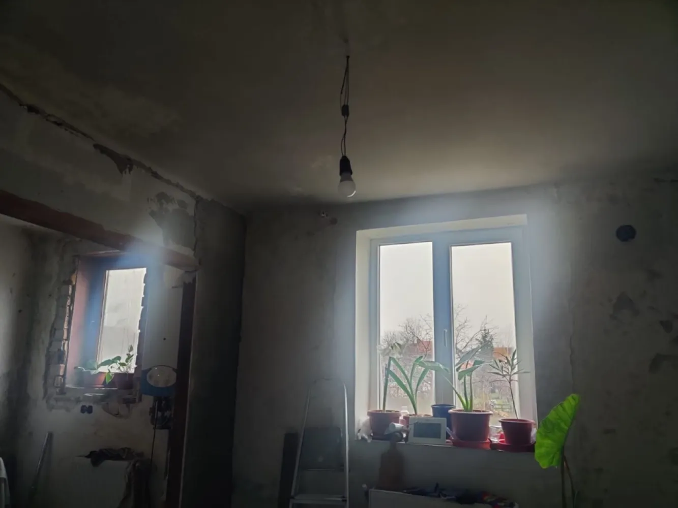 BRASADAS vinde vinde casa 4 cam. teren 5 ari 117mp. - Agenția BRASADAS vinde casa individuala 117mp cu 4 camere si teren 500mp în zona TITULESCU.