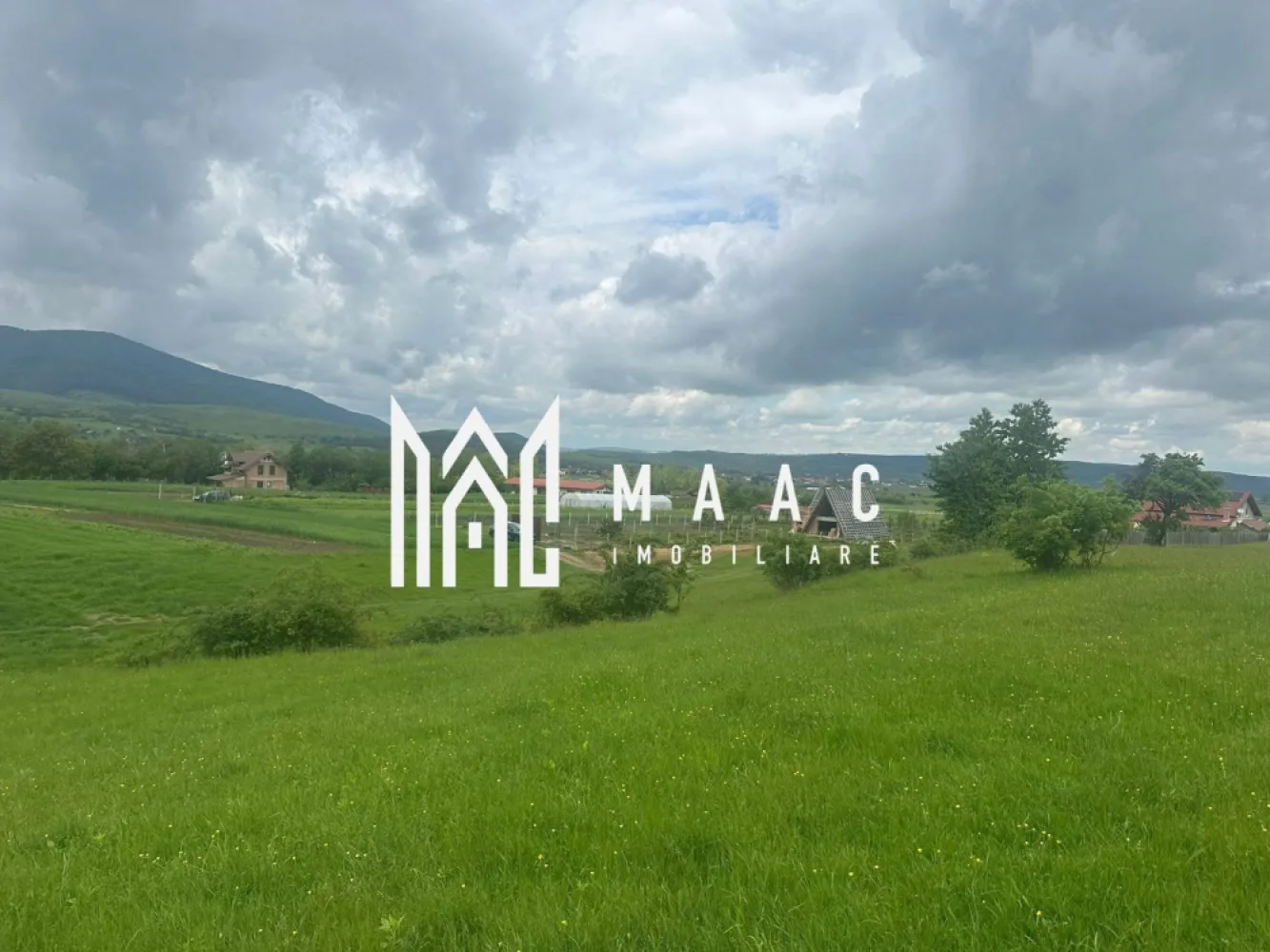 BLACK FRIDAY I Teren cu potențial turistic I 1200 MP I Gura Râului - Mărăjdiei - 🔥 BLACK FRIDAY - Profită de cea mai bună perioadă din an pentru a deveni proprietar! Reducere de 2000 euro Pret vechi - 30.000 euro Pret promotional - 28.000 euro MAAC Imobiliare vă propune spre vânzare un teren cu potențial deosebit, pretabil pentru construcția unei case de vacanță sau a unei cabane turistice, amplasat într-o zonă pitorească din Mărginimea Sibiului. Caracteristici: Suprafață totală: 1.200 mp Regim urbanistic (PUZ): Zonă cu funcțiuni mixte – locuire și turism/agrement. Status: în curs de trecere în intravilan. Utilități: gaz, curent, apă – la aproximativ 100 m distanță Avantaj major: poziționarea terenului într-o zonă turistică consacrată, ce oferă liniște, natură și potențial excelent pentru investiții în domeniul turismului sau al locuirii de vacanță. 📞 Pentru mai multe detalii și vizionări, precizati telefonic ca ati vazut anuntul cu ID: CP2777669 }}