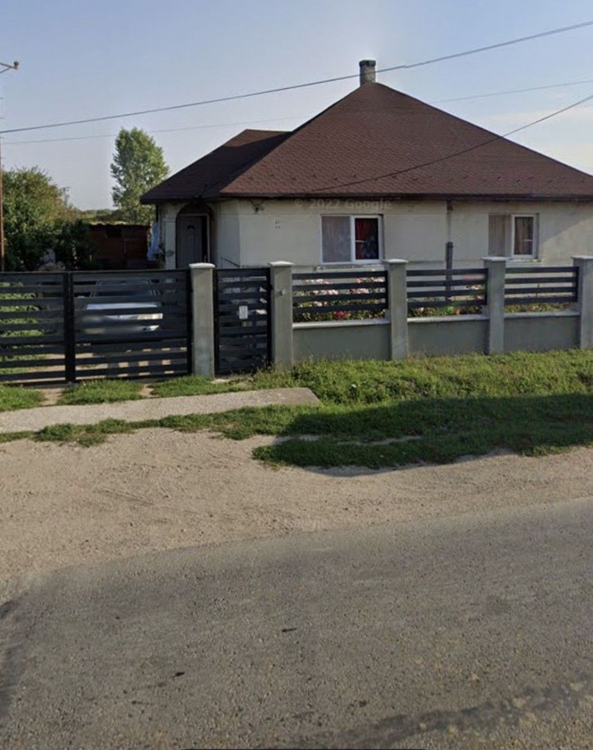 Vand casa la tara