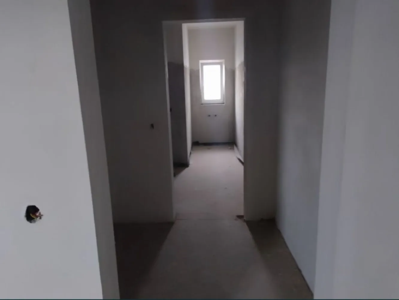 Vand casa tip duplex Martinesti - Vând casă tip duplex P+1,in loc Martinesti,casa are suprf 147 mp,teren 300mp,racordat la utilități!Casa este compusa din living ,bucătărie 3bai ,3 camere,balcon! Încălzirea este prin pardoseala !Stare semifinisat!