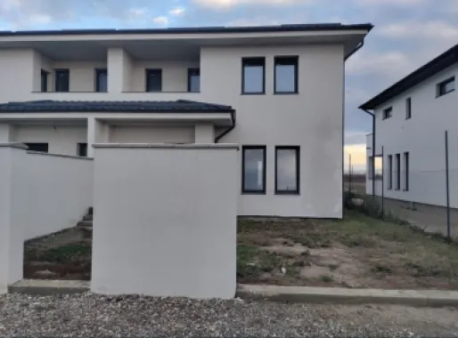 Vand casa tip duplex Martinesti