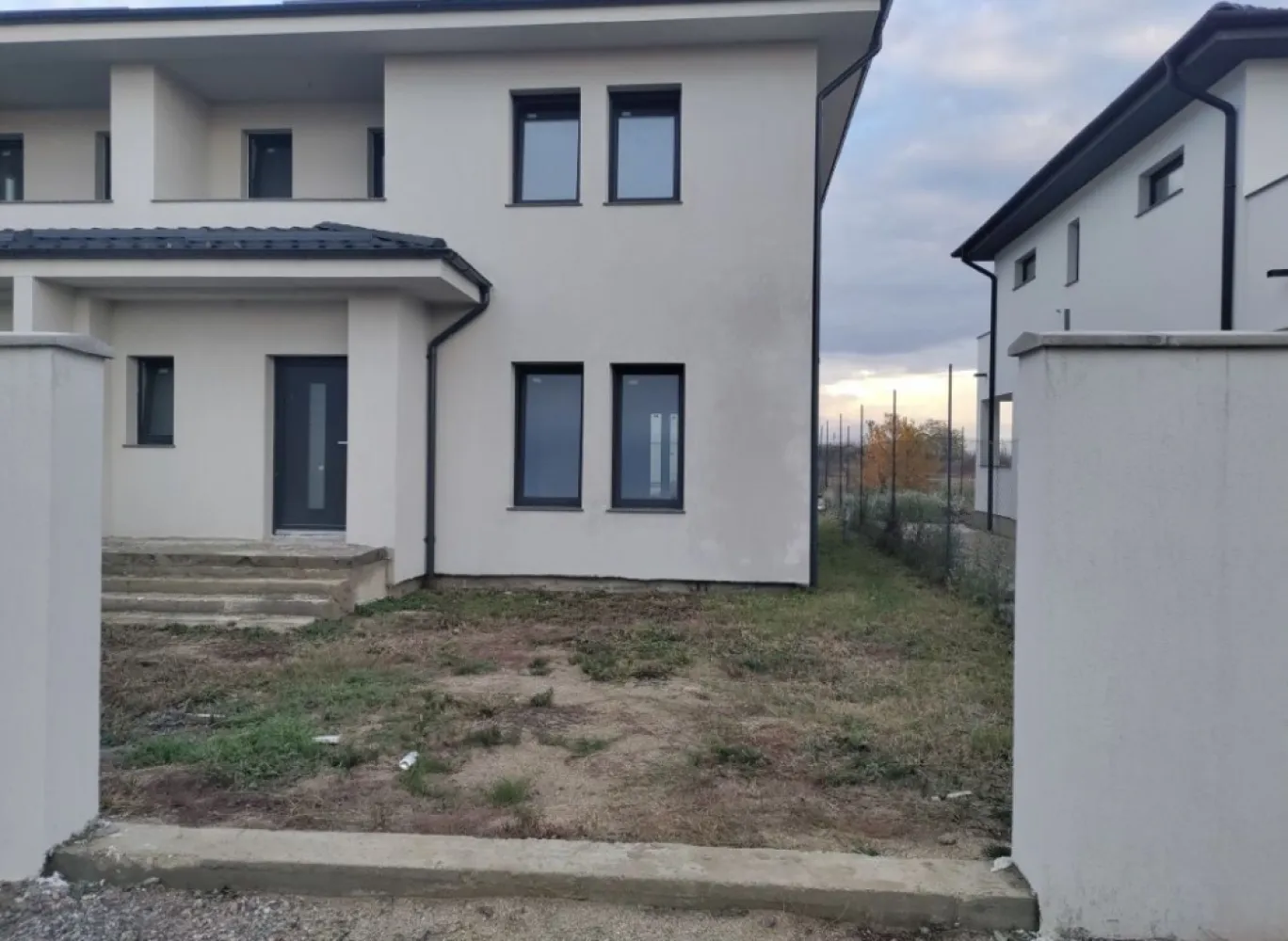 Vand casa tip duplex Martinesti