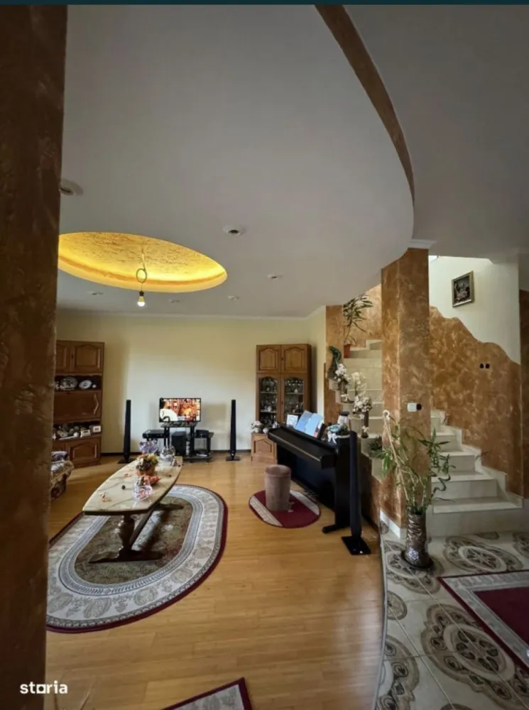 Casa de vanzare P+1, 4 Garaje, Vetis