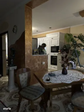 Casa de vanzare P+1, 4 Garaje, Vetis