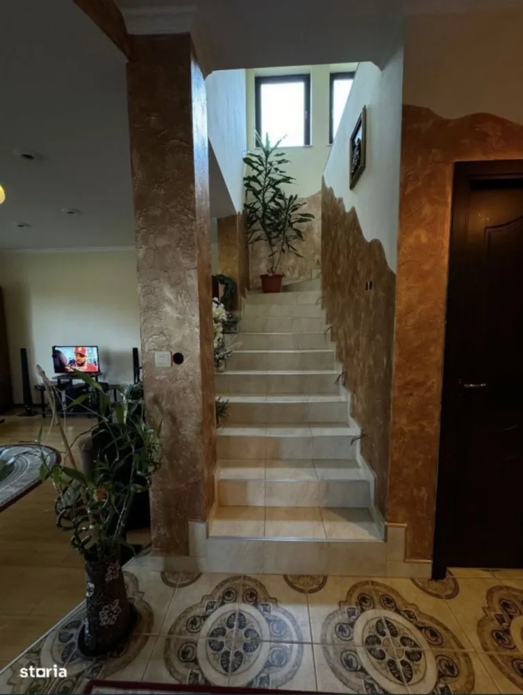 Casa de vanzare P+1, 4 Garaje, Vetis