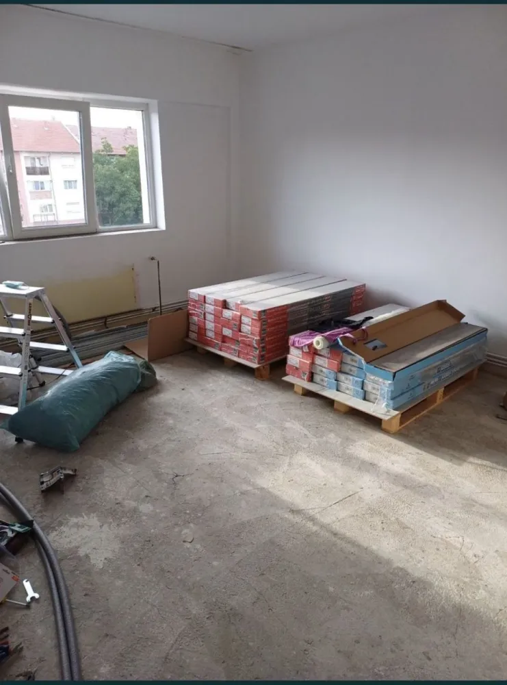 Vand sau schimb apartament plus teren - Vand sau schimb apartament 3 camere in carpati ll et lV plus o parcela de teren de 6 ari in cionchesti cu proiect pt casa , schimb cu casa. Apartamentul trebuie renovat, toate materialele sunt cumparate.