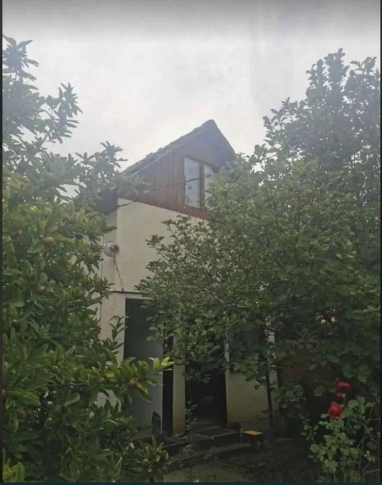 Teren cu casuta in Bercu Rosu - Vand casuta cu teren de 550 mp ( 5,5 ari ) in cartierul Bercu Rosu .