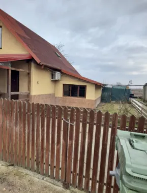 Vand casa cu grajd si teren in Satu Mare Com Craidorolot Jud Satu Mare 2