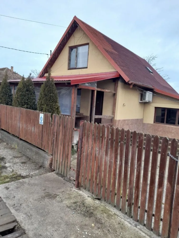 Vand casa cu grajd si teren in Satu Mare Com Craidorolot Jud Satu Mare 2
