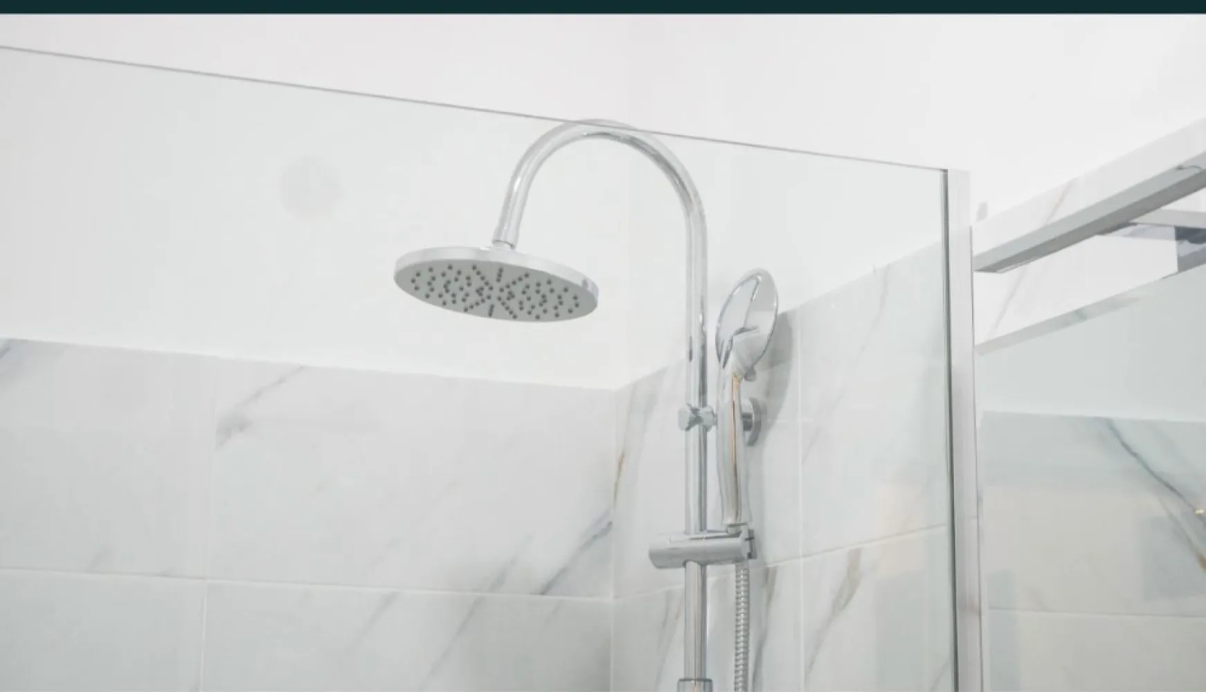 Studio 36 mp Lumina Residence finisaje la cheie - Lumina Residence reprezintă o investiție sustenabilă de viitor dar și o oază de liniște, amplasat la doar 15 minute de orașul Constanța și de stațiunea Mamaia. 7 imobile, construite pe o suprafață de 17.000 mp, cu toate facilitățile necesare. Centru comercial, loc de joacă pentru copii, supermarket și parcare privată. Toate apartamentele (65mp) și studio-urile (cu suprafețe între 36 și 43mp) sunt compartimentate inteligent și spațioase, pentru ca tu să te bucuri cu adevărat de noua ta casă. În plus, toate imobilele beneficiază de terase generoase. Fiecare stil de design are o amprentă contemporană, fără să afecteze, însă, căldura și confortul interioarelor, fiind un tribut adus materialelor rezistente, designului de calitate și finisajelor de top. Prețuri începând de la 1000 euro/mp (tva 5% inclus). Esti pregătit să faci pasul spre cel mai drag loc ție? Află mai multe online pe www.luminaresidence.ro