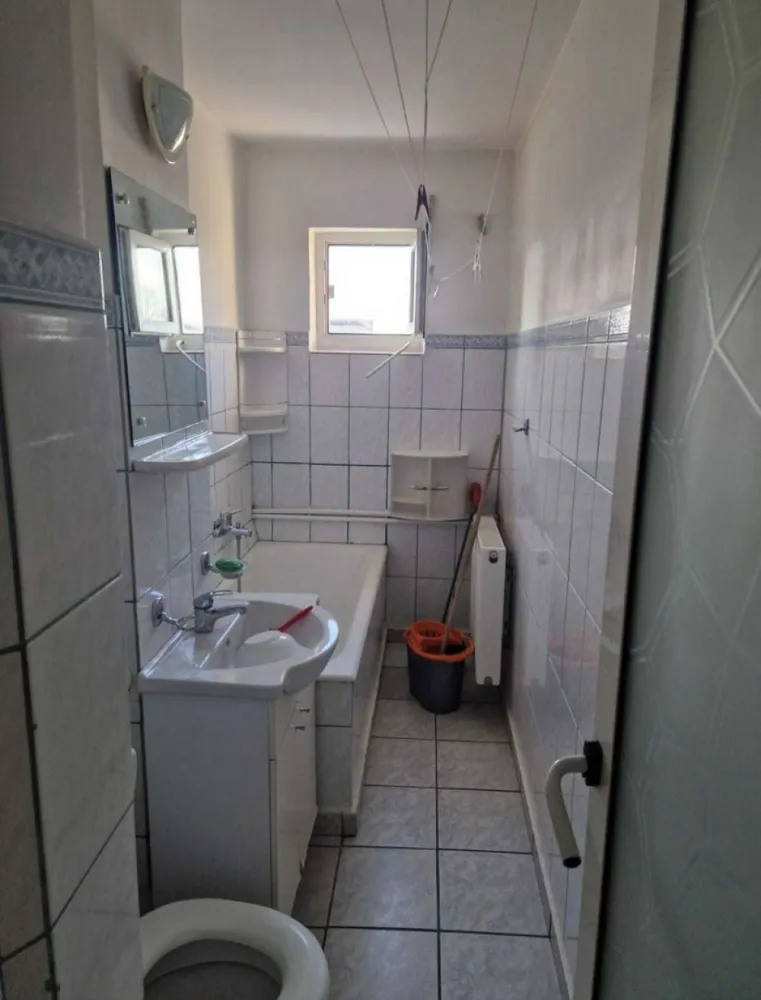Apartament Constanta 2 camere etaj 4/4, centrala pe gaz - Apartamentul se vinde cu tot ce e în poze, mașina de spălat rufe, TV, centrala pe gaz, frigider, aragaz, aer condiționat!