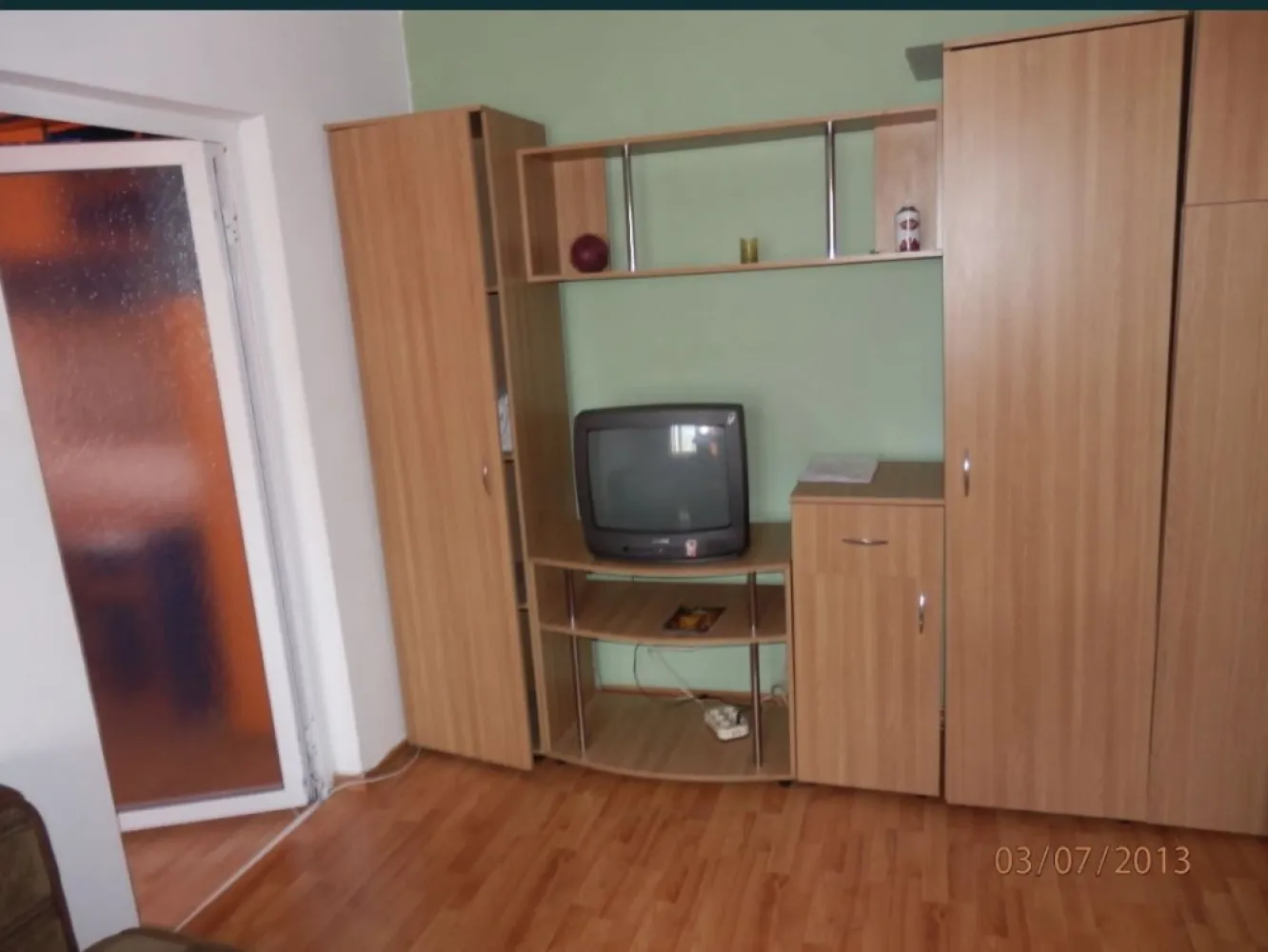 Vand apartament - Vindem apartament stada Ion Vodă,etaj 1,balcon,termoizolat,centrala termica,din cărămidă, aer conditionat,100 m de bulevardul mamaia și de universitatea ovidius,30 m facultatea stiinte economice,cochet ,foarte călduros,magazine la 20 m 0752130892