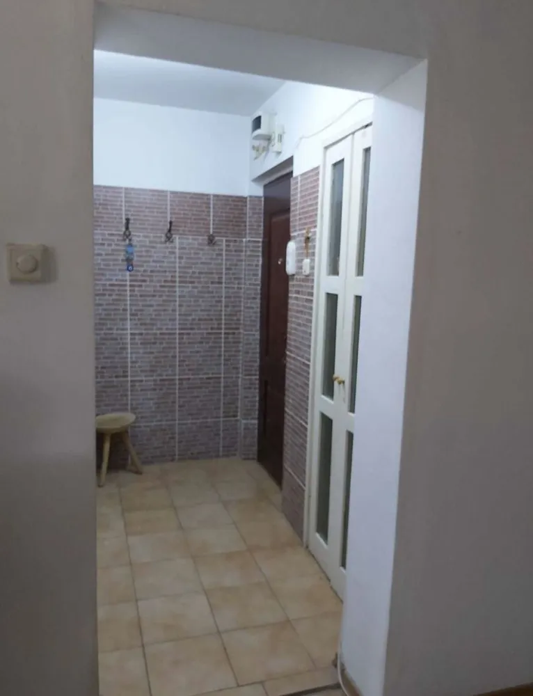 Apartament Tomis II Constanta - Ofer spre vanzare un apartament situat in cartierul Tomis II,Str. Crisanei nr 69, bl G1, sc. C, la parter. Acesta are o dimensiune de 47 mp .