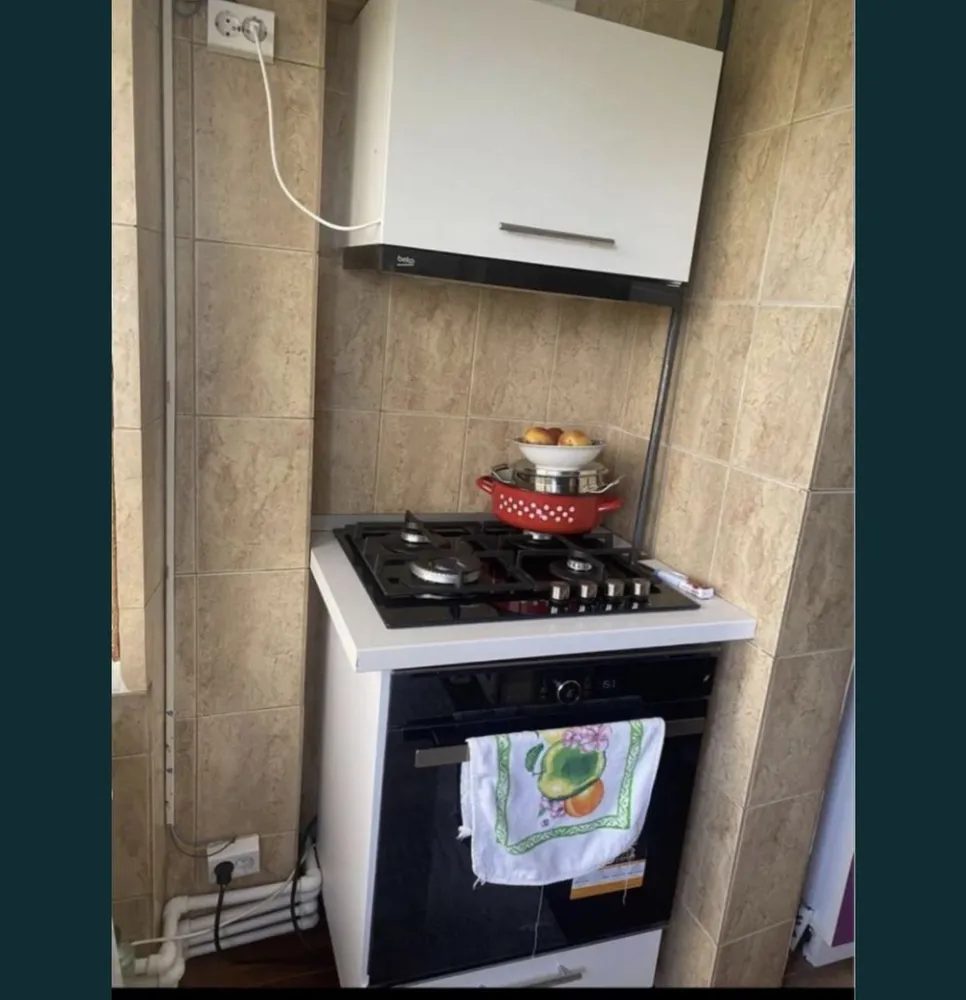 Vand apartament 2 camere zona Anda - Vand apartament 2 camere situat zona Anda , 52m , izolat recent + acoperisul facut cu carton, se vinde cu tot ce este in el inafara de Electrocasnice , pentru mai multe detalii suna ti , +40 (768) 373 644