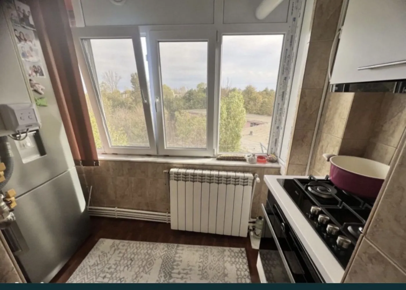 Vand apartament 2 camere zona Anda - Vand apartament 2 camere situat zona Anda , 52m , izolat recent + acoperisul facut cu carton, se vinde cu tot ce este in el inafara de Electrocasnice , pentru mai multe detalii suna ti , +40 (768) 373 644