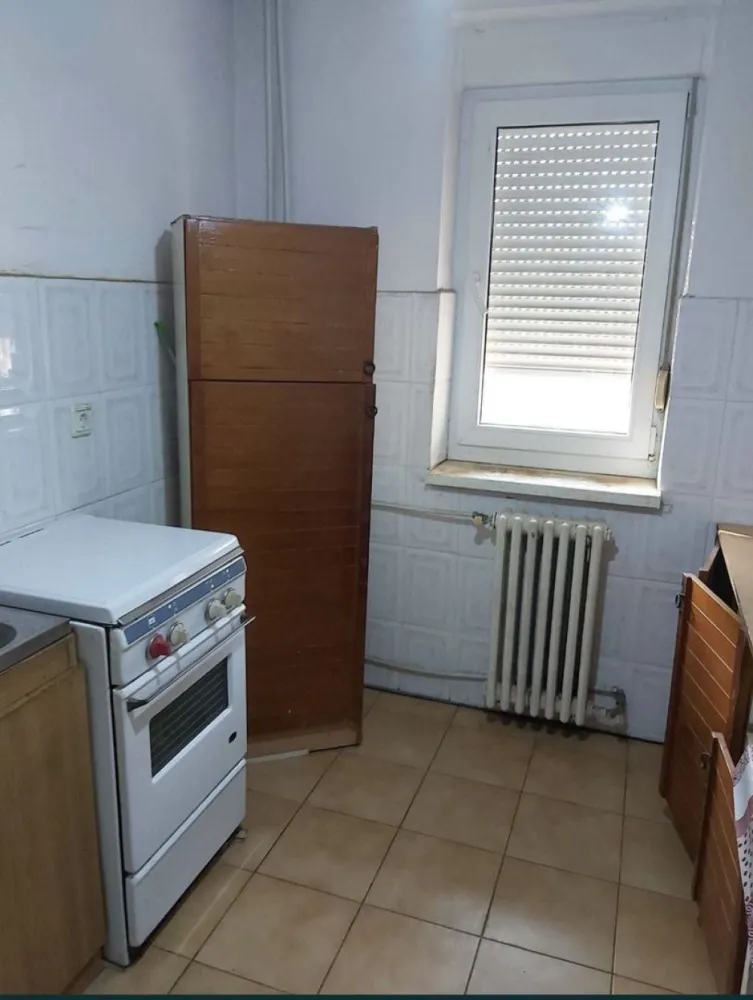 Apartament Tomis II Constanta - Ofer spre vanzare un apartament situat in cartierul Tomis II,Str. Crisanei nr 69, bl G1, sc. C, la parter. Acesta are o dimensiune de 47 mp .