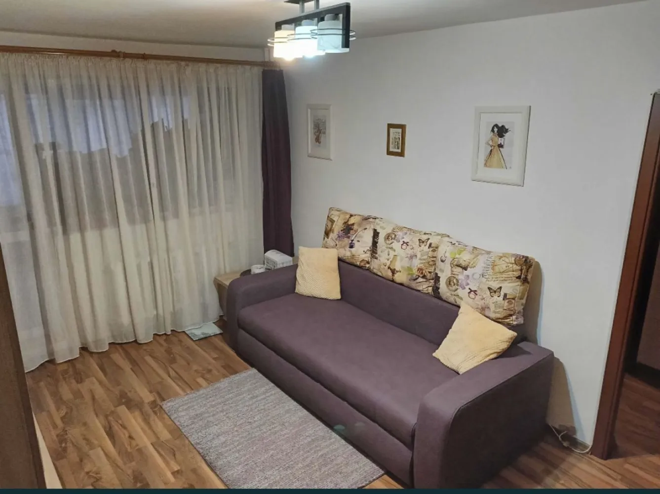 Apartament de vanzare 2 camere zona Abator - Vând apartament cu 2 camere semidecomandat parțial mobilat in zona Abator. Apartamentul este dotat cu izolație exterioara, termopane, parchet/uși moderne, aer condiționat, gaze la ușă. Proprietar!