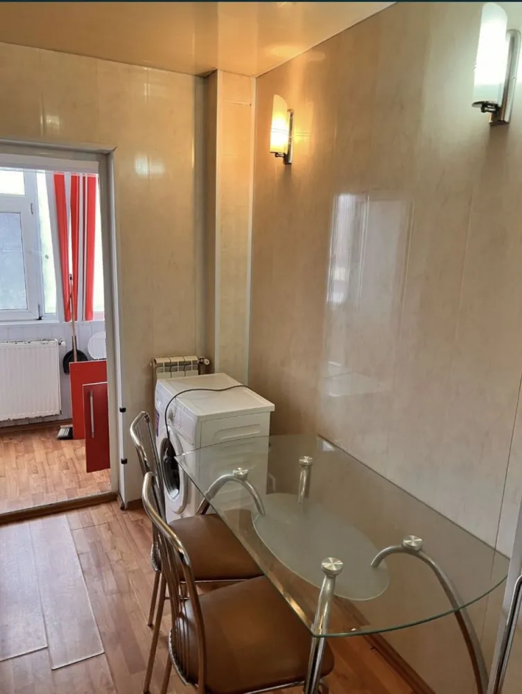 Ap 2 camere - Vand apartament 2 camere semidecomandat. Et 2/4 Strada Tulcea nr 10 Ap nu este racordat la gaze - instalatia de gaze pe scara.