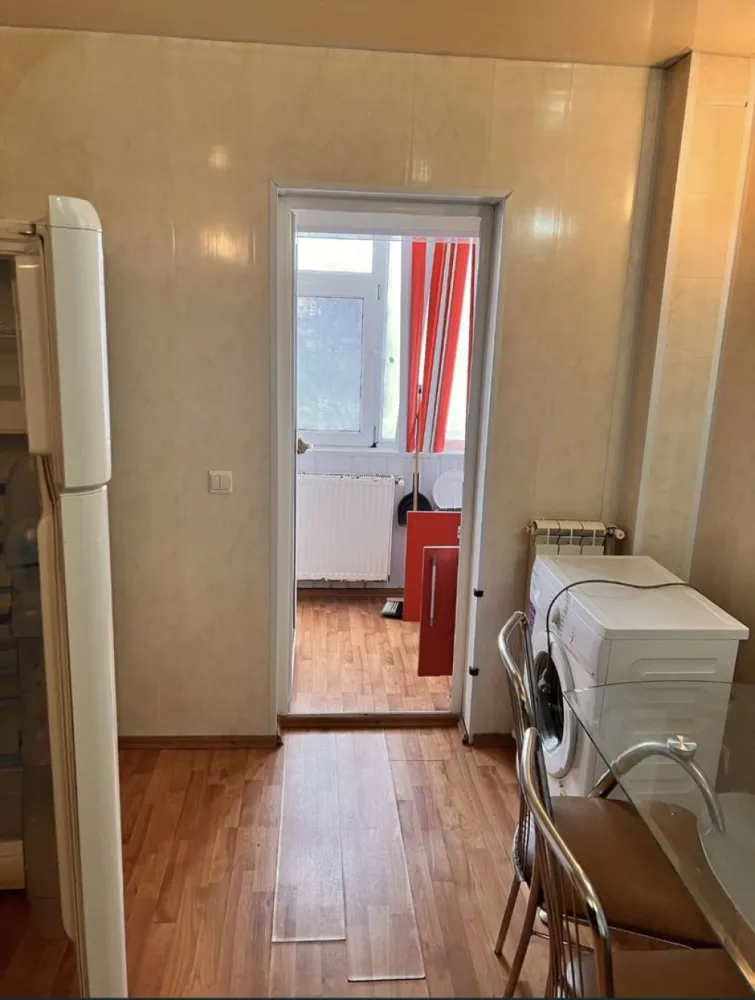 Ap 2 camere - Vand apartament 2 camere semidecomandat. Et 2/4 Strada Tulcea nr 10 Ap nu este racordat la gaze - instalatia de gaze pe scara.
