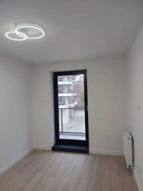 2 apartamente de vanzare