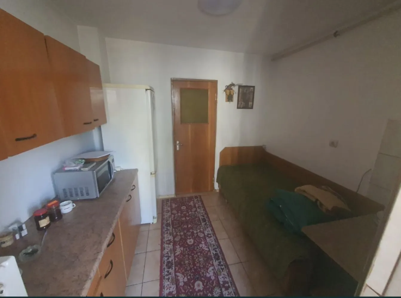 Vand apartament 2 camere zona Eden - Persoana fizica vand apartament 2 camere semidecomandat Etaj 2. Apartamentul are centrala pe gaze, izolatie exterioara si se afla pe strada Dionisie cel Mic nr 60 Zona Eden Aparatamentul are 43m2+Balcon 3,69m2