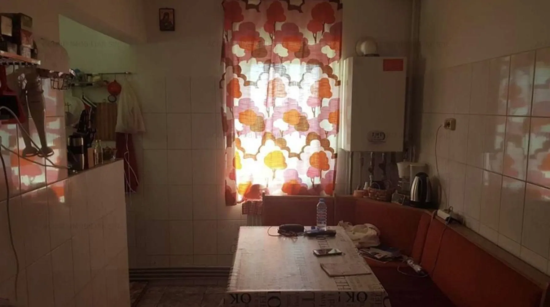 Ap 3 camere zona Dacia - - Apartament 3 camere decomandat; - Sutila = 72,44mp; Stot=80,54 mp; - Etaj 4/4; - Vedere bilateral cu 2 balcoane (1x3,68mp, 1x4,42mp); - 2 Grupuri sanitare; - Centrala Termica pe Gaz, Aer Conditionat, Internet Fibra Optica; - Bloc BCA construit in 1992, cu scara securizata; - La 5 minute de parc Tabacarie si City Park Mall; - Acces rapid la mijloacele de transport in comun liniile 42, 43, 42M, 43C, 43M, 100, 100C; - Mai multe poze si informatii la tel.