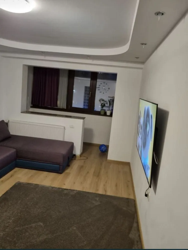 Vand sau schimb apartament 3 camere - Vând apartament 3 camere casa de cultura , decomandat, cu centrala , et 3 din 10, termopane Qfort , mobila de comanda , 70 metri pătrați, accept și schimb cu casa doar in orașul Constanța , fără chirpici, min 200m teren si Dau diferență. Nu colaborez cu agenții imobiliare indiferent de comision.