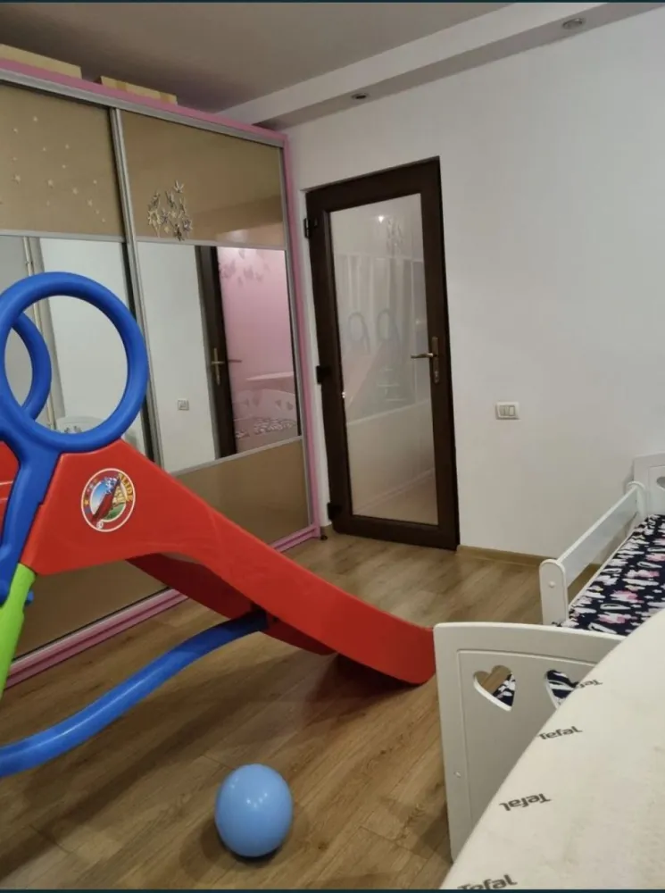 Vand sau schimb apartament 3 camere