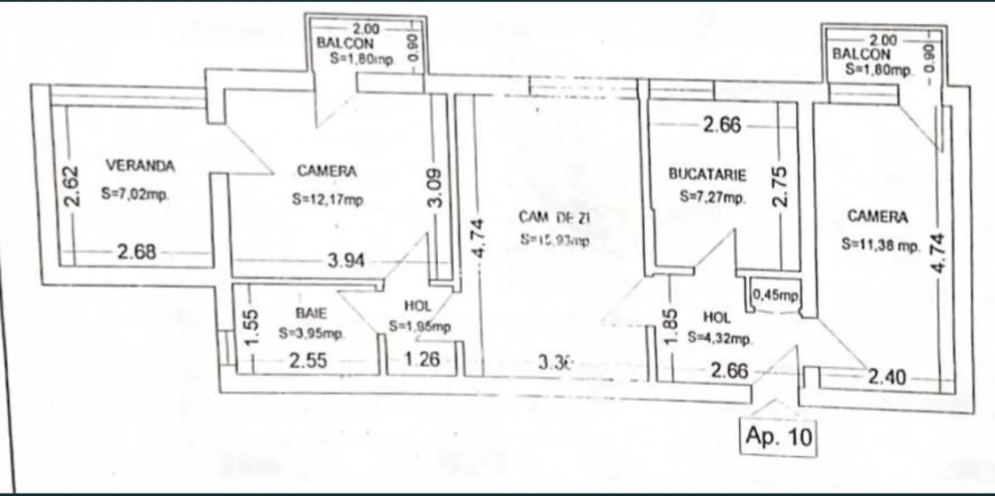 Vand ap 3 camere dressing generos - Vând apartament decomandat 3 camere + dressing generos Central (Bd. I. Ghe. Duca colț cu str. Cuza vodă) COMISION 0%. Apartamentul este proaspăt renovat și nu necesită renovări majore. Este compus din 4 camere: 1 living, 2 dormitoare și un spațiu pentru birou, însă acesta poate fi transformat în dressing. Fiecare dormitor dispune de balcon cu vedere către bulevard. Etaj intermediar 2/4. Apartamentul se poate vinde utilat și mobilat, negociabil. Acces curte interioară. Acces facil pe Stefan cel Mare, zona proaspăt renovată. Farmacii, spații comerciale, supermarket, parc în vecinătate.