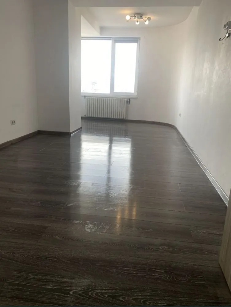 Tomis 3 apartament 3 camere - Persoană fizică vând apartament 2 camere transformat în 3, 81,36m bloc nou20011.apartamentul se află în Tomis 3 la etajul 9/10.pret 130000€