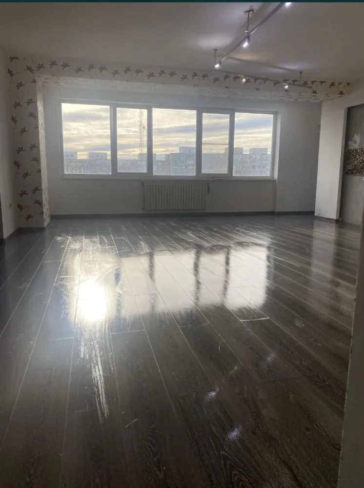 Tomis 3 apartament 3 camere - Persoană fizică vând apartament 2 camere transformat în 3, 81,36m bloc nou20011.apartamentul se află în Tomis 3 la etajul 9/10.pret 130000€