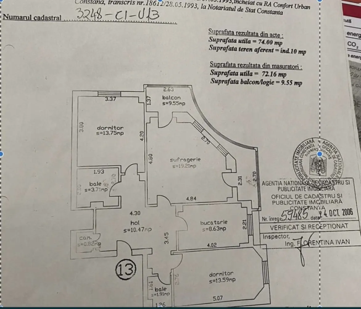Apartament 3 camere mobilat utilat - Apartament de 3 camere decomandat în zona centrului de scafandrii Constanta. Apartamentul se vinde mobilat si utilat complet. Suprafata utila: 74 mp Suprafata utila + balcon: 84 mp Apartamentul este situat la etajul 4 din 10 este orientat sud-vest si vine cu toate avantajele unei astfel de poziționări. Apartamentul a fost renovat integral in 2020, pentru uz personal. Au fost înlocuite toate traseele instalatiilor electrice, termice si sanitare folosind doar produse de calitate (Gewiss, Legrand, Grohe, Purmo). Ușile interioare Porta Doors (uși pline). Gemuri tripan Salamander. Centrala termica gaz in condensație Vaillant. Dormitor matriomonial cu baie proprie. Electrocasnicele includ: Frigider LG, Mașină de spălat vase Bosch, Plita si Cuptor Whirlpool, Hota Electrolux, Mașină de spălat rufe si Uscător de Rufe separat LG, Aer condiționat Gree 18000 BTU amplasat convenabil pentru a acoperii nevoile intregului apartartament, Toate acestea au fost achiziționate noi la amenajarea apartamentului si sunt alese din categoria celor peste medie. Costurile de întreținere ale apartamentului sunt mici. Blocul a fost dat în folosință în 1993. Liftul este nou, a fost schimbat recent. In prezent s-au demarat pașii pentru reabilitarea fațadei. Este disponibil un loc de parcare la scara. Pretul apartamentului este 145000