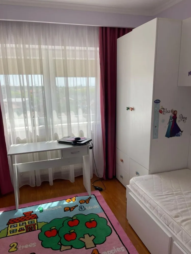 ageuropa.ro vinde ap 4 cam etajul 4 pe Blaga. - Agenția EUROPA vinde apartament cu patru camere situat la etajul 4 pe Blaga.