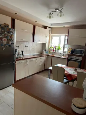 ageuropa.ro vinde ap 4 cam etajul 4 pe Blaga.