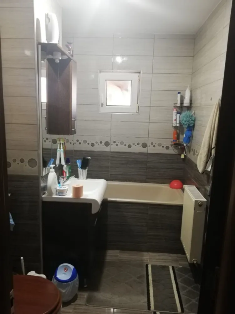 ageuropa.ro vinde ap 3 cam DECOMANDATE în Carpați 2 la etajul 4. - Agenția EUROPA vinde apartament cu doua camere DECOMANDATE la etajul 4 în CARPAȚI 2. Pentru mai multe oferte accesați www.ageuropa.ro.