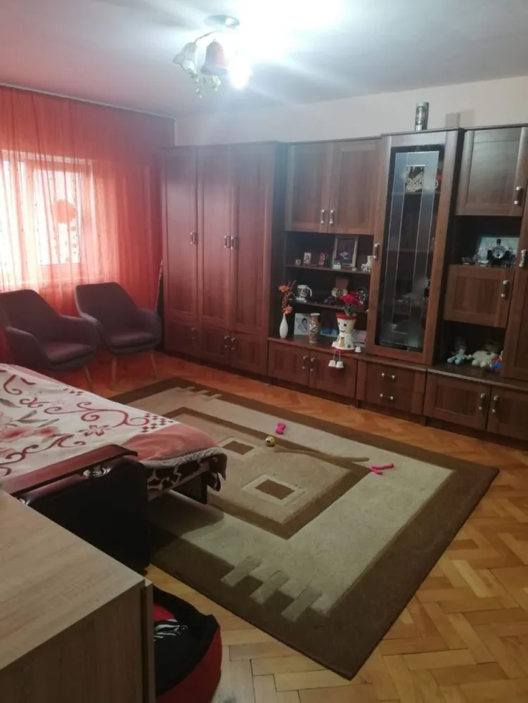 ageuropa.ro vinde ap 2 cam la etajul 4 în Carpați 2. - Agenția EUROPA vinde apartament cu doua camere în Carpați 2 la etajul 4.