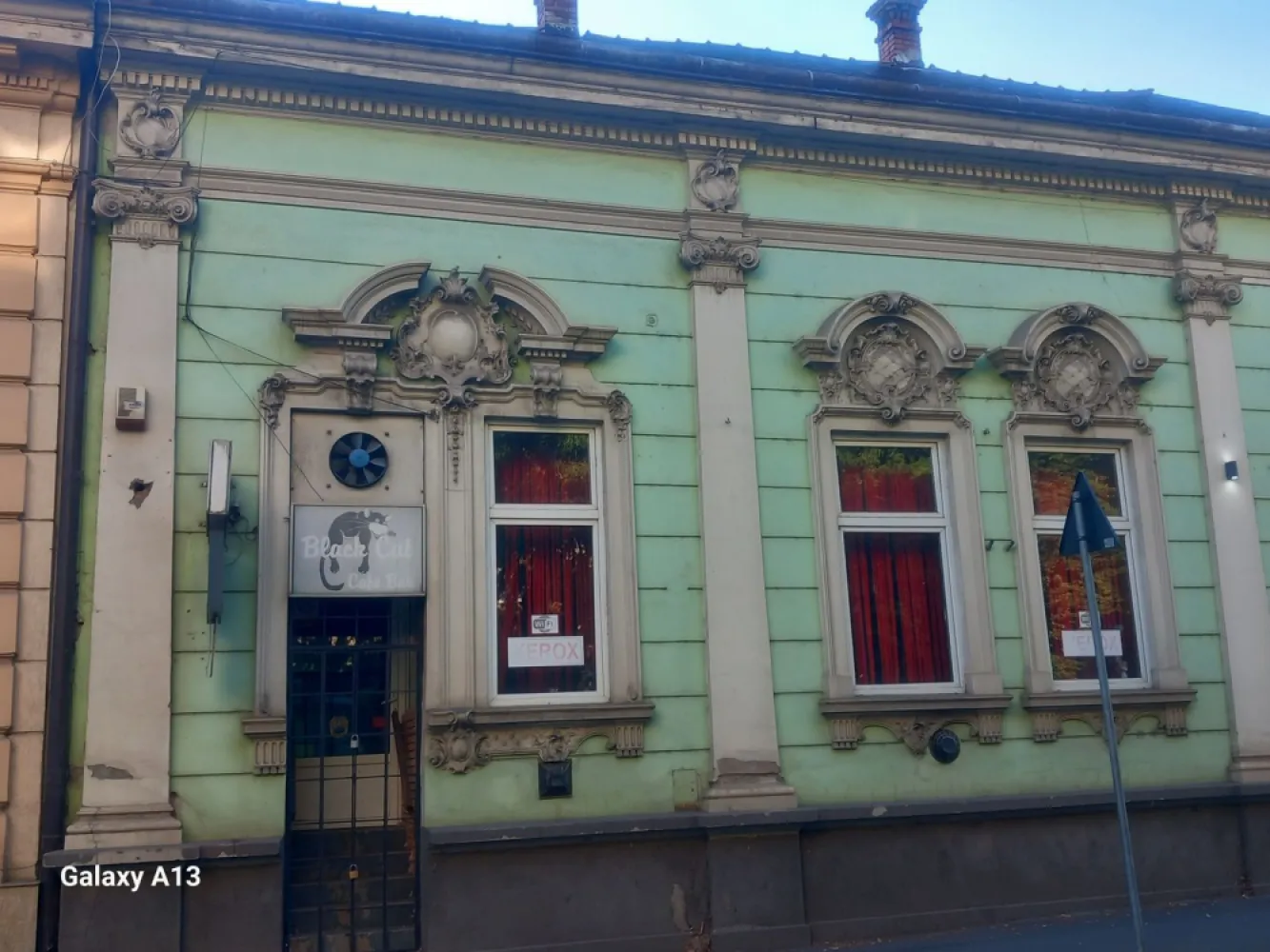 BRASADAS închiriaza 100mp spatiu CENTRAL la fostul BLCK CAT. - Agenția imobiliara BRASADAS închiriază 100mp spatiu comercial în zona CENTRALA, la fostul bar BLACK CAT de pe STEFAN CEL MARE. www.brasadas.com.